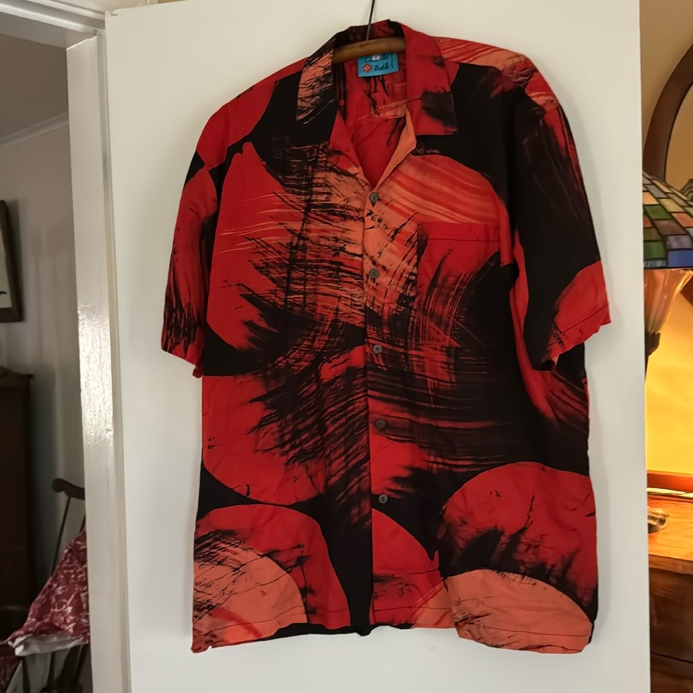 Bright and fun Men’s Hawaiian Shirt. Size L. Orange and black. Caribelle Batik.